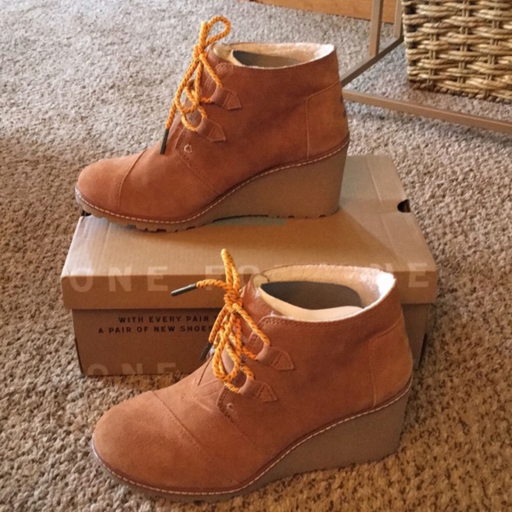 Toms desert wedge boots